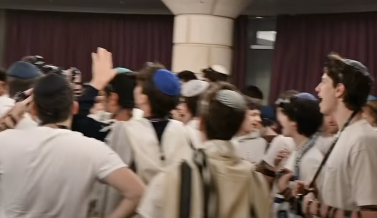 Academic Classes at 8 a.m. on Thursdays Does Not Solve Lateness Problem: Let’s Bring Back Tefillah
