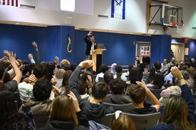Max Stossel Discusses Impact of Technology and Social Media on Today’s Teens